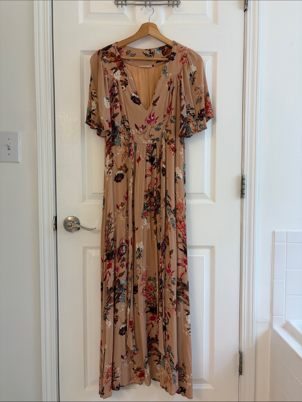 ILLA ILLA Beige Floral Tie-Waist Maxi Dress